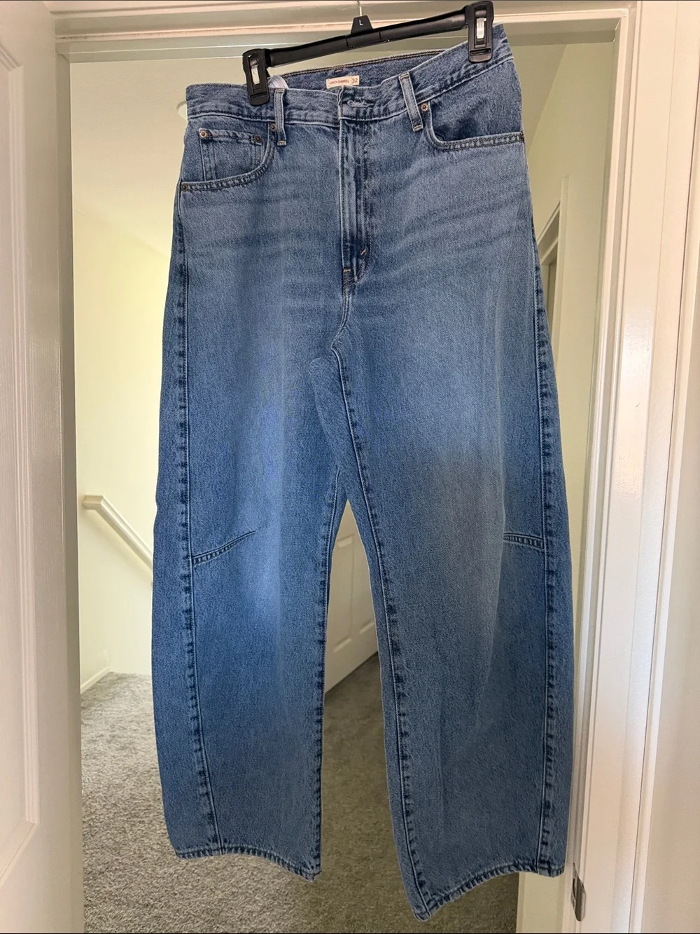 Levi's Relaxed Light Blue Cinch Barrel Jeans 32 - Picture 4 of 8